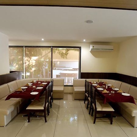 Hotel Sach Regency Ānand Buitenkant foto