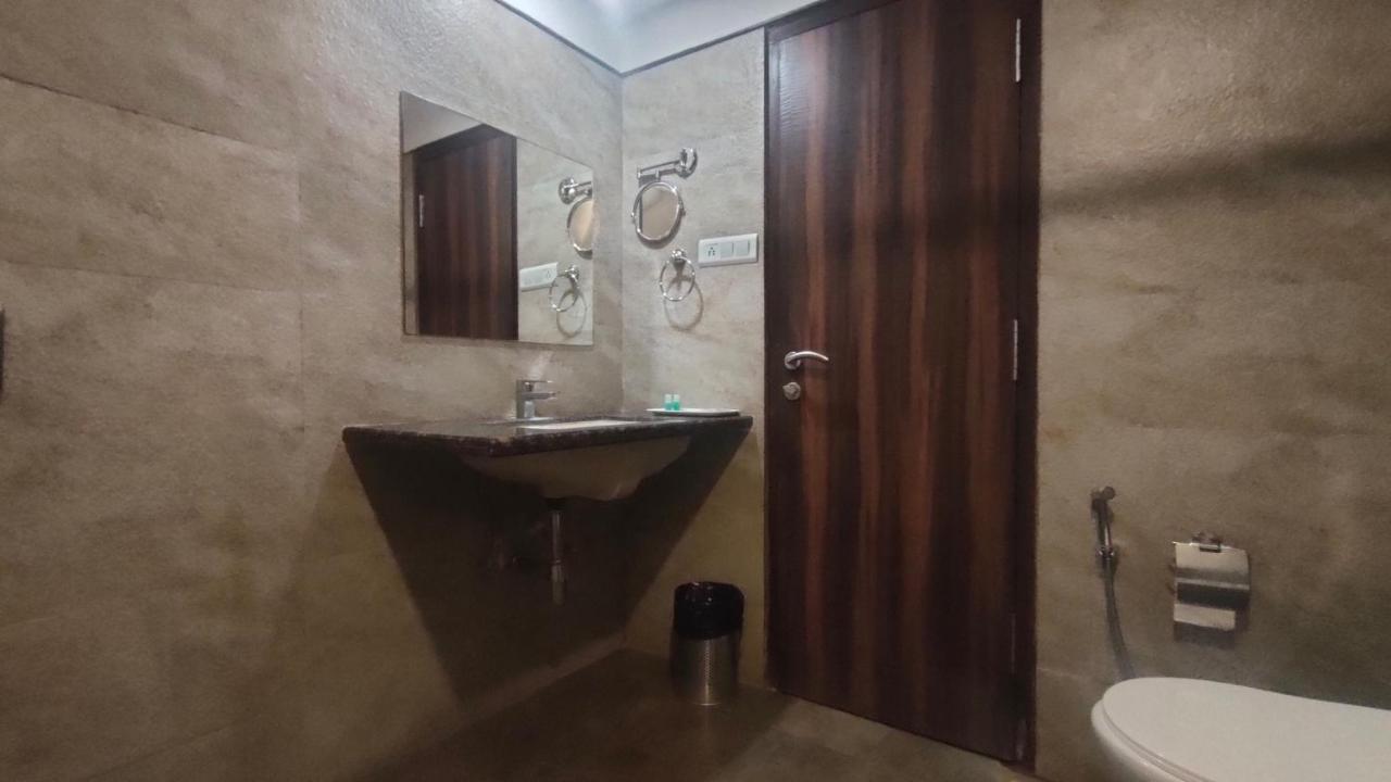 Hotel Sach Regency Ānand Buitenkant foto