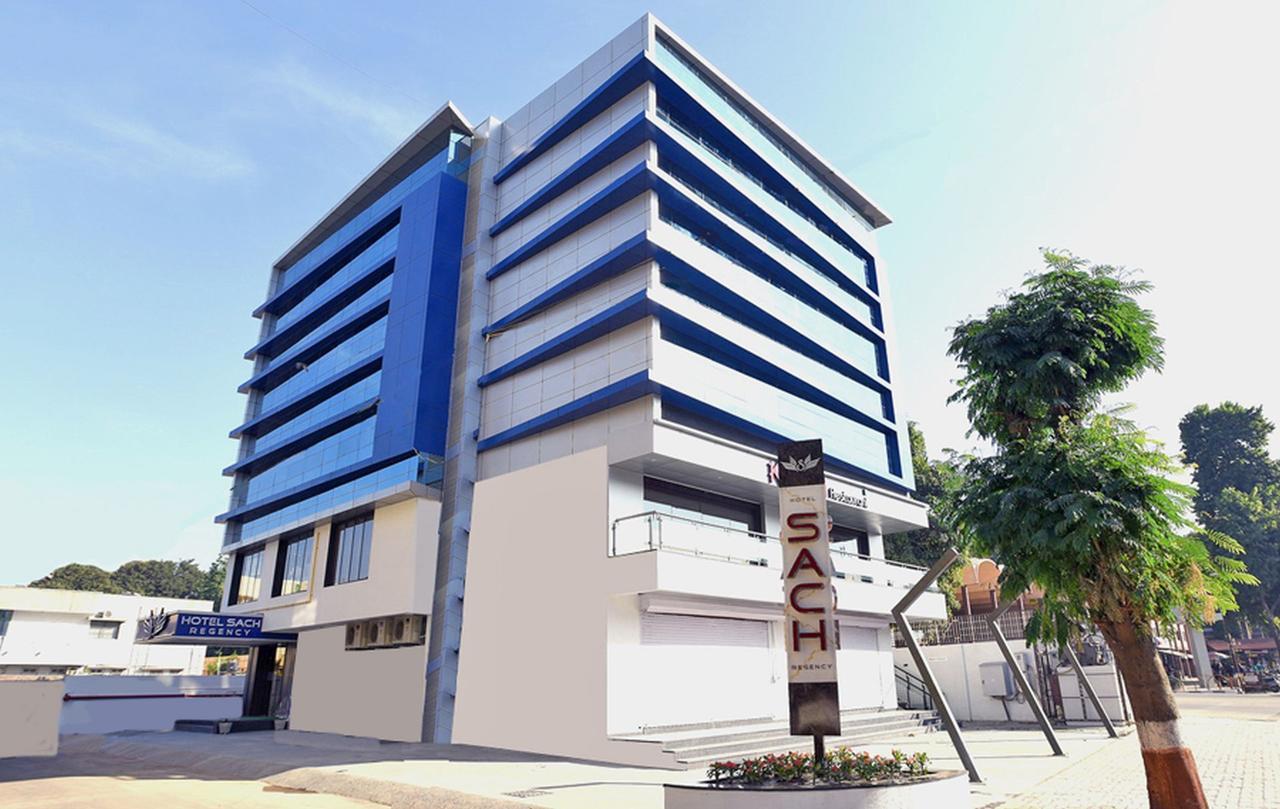 Hotel Sach Regency Ānand Buitenkant foto