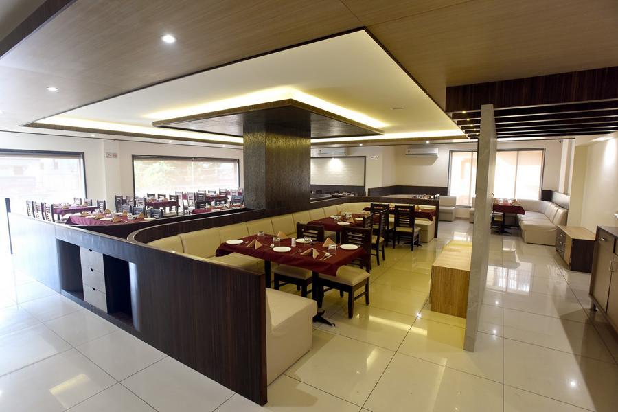 Hotel Sach Regency Ānand Buitenkant foto