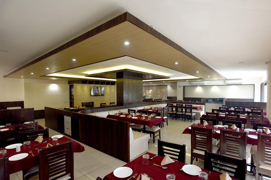 Hotel Sach Regency Ānand Buitenkant foto